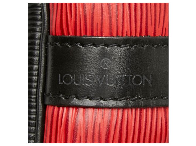 Noe Borsa a tracolla Louis Vuitton Epi Petit Noé Nero Rosso - vista 10