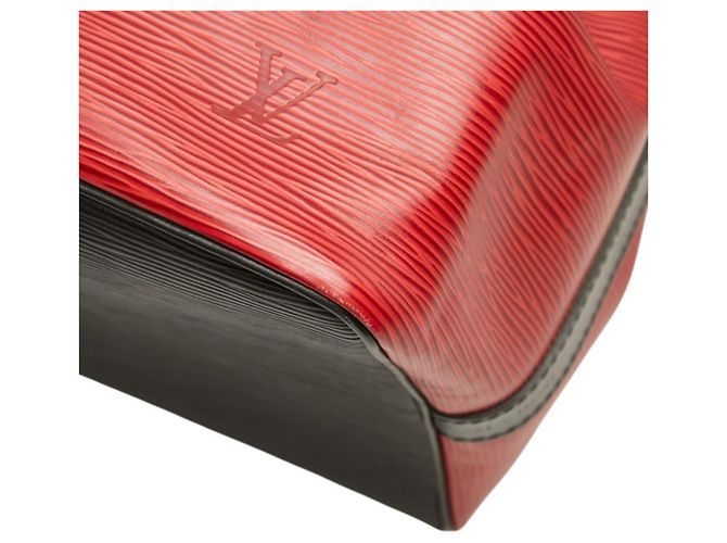 Noe Borsa a tracolla Louis Vuitton Epi Petit Noé Nero Rosso - vista 4