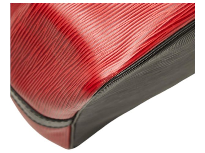 Noe Borsa a tracolla Louis Vuitton Epi Petit Noé Nero Rosso - vista 5