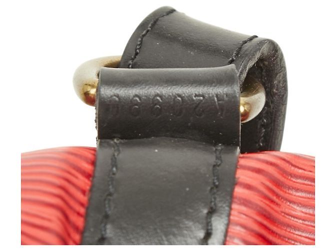 Noe Borsa a tracolla Louis Vuitton Epi Petit Noé Nero Rosso - vista 8
