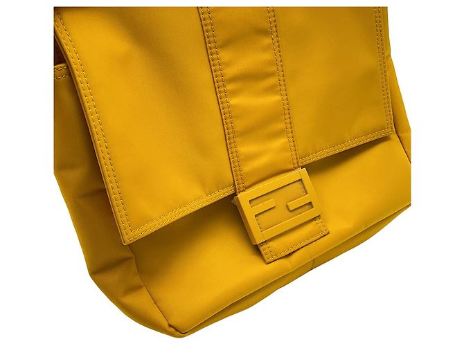 Borsa a tracolla Fendi in nylon Giallo - vista 11