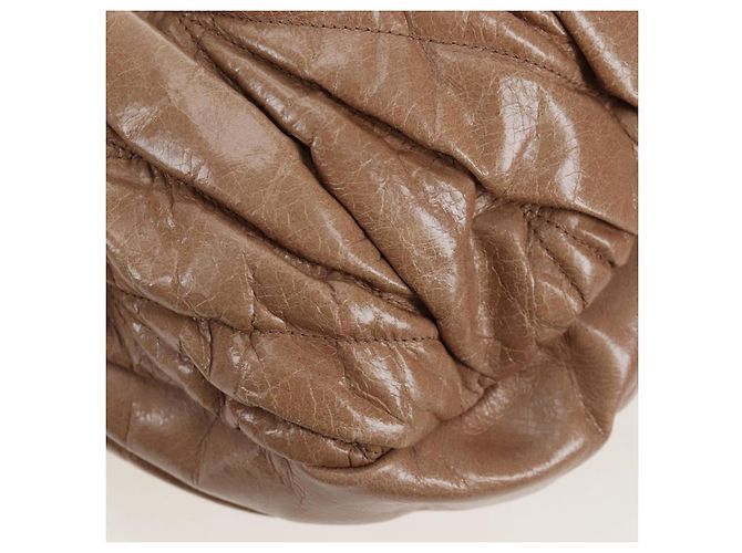 Borsa a spalla Miu Miu Matelassé Vitellolux 2way Beige Gold Auth 197216V D'oro - vista 15