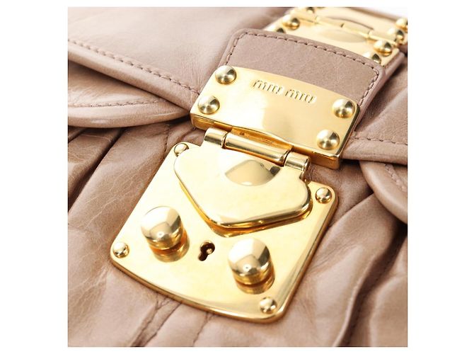 Borsa a spalla Miu Miu Matelassé Vitellolux 2way Beige Gold Auth 197216V D'oro - vista 18