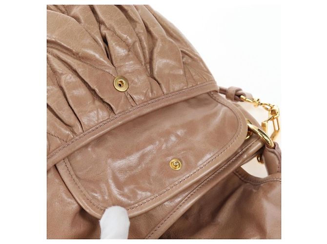 Borsa a spalla Miu Miu Matelassé Vitellolux 2way Beige Gold Auth 197216V D'oro - vista 21