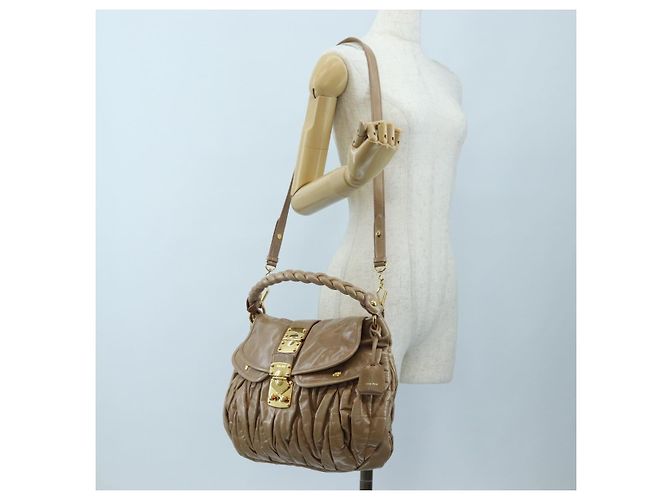 Borsa a spalla Miu Miu Matelassé Vitellolux 2way Beige Gold Auth 197216V D'oro - vista 31