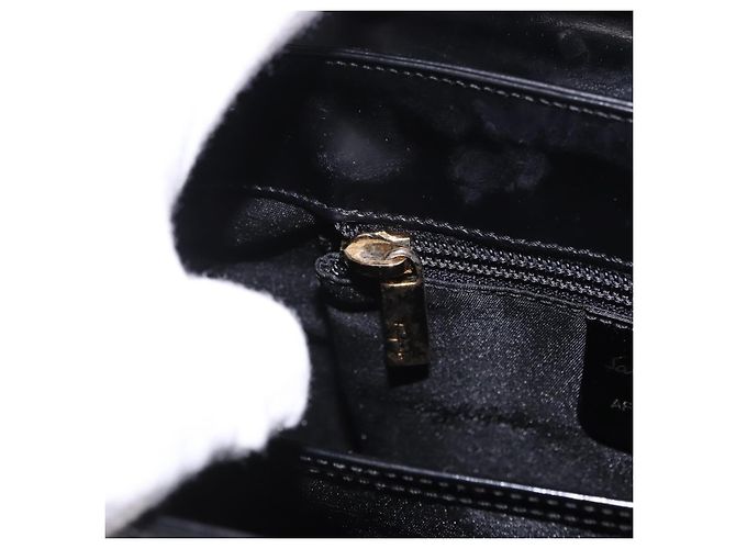 Borsa Salvatore Ferragamo Gancini in vernice 2way Nera Tono Oro Auth 200642 Nero - vista 23