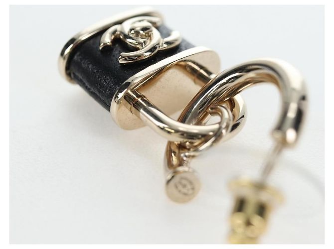 Orecchini CHANEL Push Lock Coco in metallo dorato CC Auth 198851M - vista 7