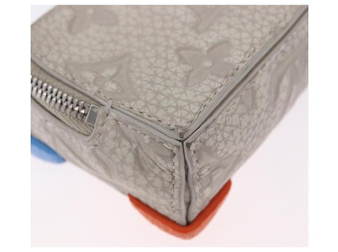LOUIS VUITTON Taurillon Clemence Monogram Climbing Pouch Gray LV Auth 200276A Marrone - vista 15