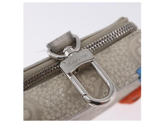 LOUIS VUITTON Taurillon Clemence Monogram Climbing Pouch Gray LV Auth 200276A Marrone - vista 18