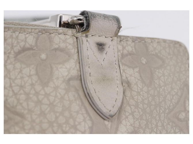 LOUIS VUITTON Taurillon Clemence Monogram Climbing Pouch Gray LV Auth 200276A Marrone - vista 3