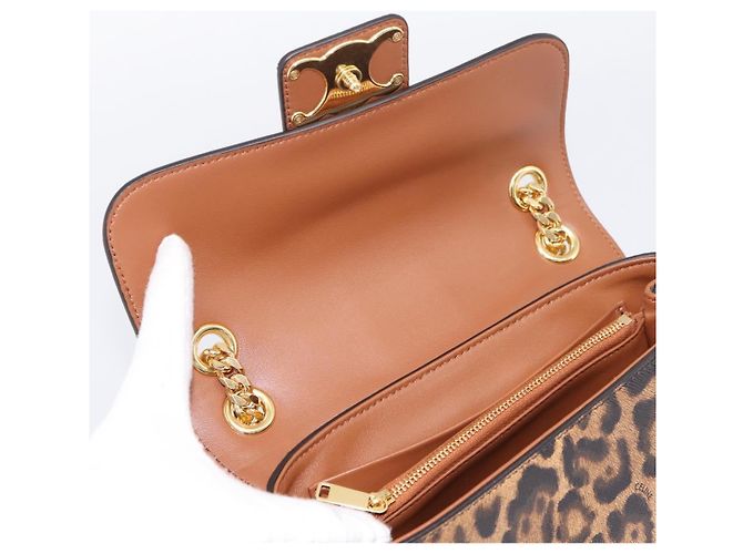 Céline Borsa a tracolla con catena CELINE Triomphe Victoire in pelle marrone e oro Auth yk20866SAM D'oro - vista 14