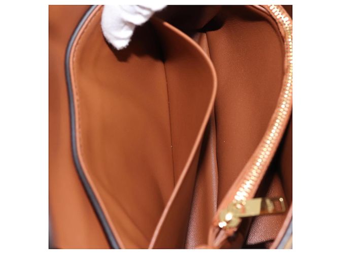 Céline Borsa a tracolla con catena CELINE Triomphe Victoire in pelle marrone e oro Auth yk20866SAM D'oro - vista 19