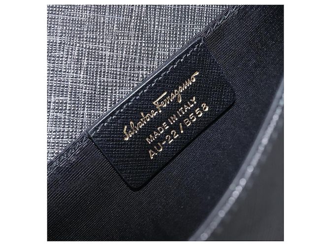 Salvatore Ferragamo Vala Chain Schultertasche aus Leder Schwarz Gold Auth 199639V Golden - Ansicht 17