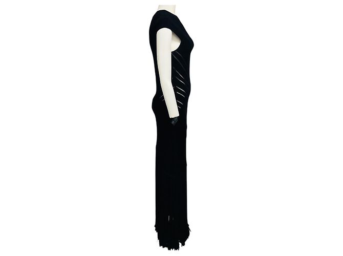 Herve Leger einschultriges Maxikleid aus schwarzem geripptem Chenille-Strick mit Fransenborte - Ansicht 2
