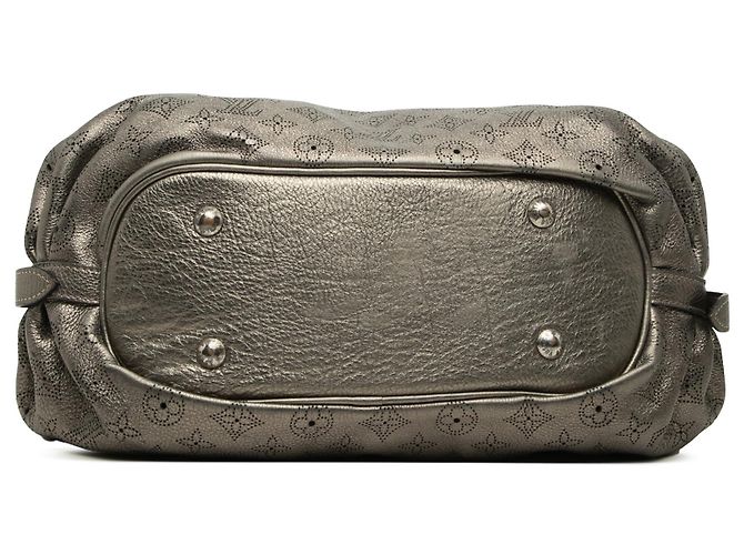 Borsa a tracolla Louis Vuitton Monogram Mahina XS Marrone - vista 3