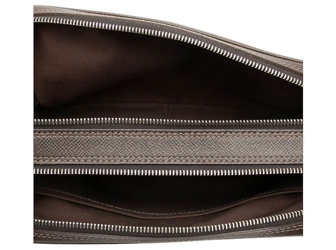 Clutch Louis Vuitton Taiga Neo Pavel Brown Marrone - vista 4