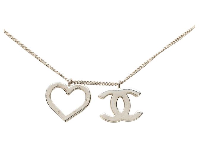 Collana con ciondolo a cuore in ottone Chanel CC argento - vista 2