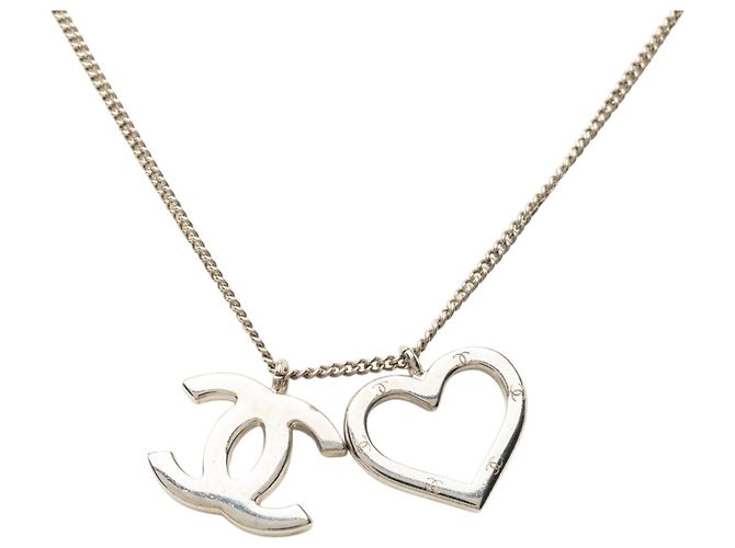 Collana con ciondolo a cuore in ottone Chanel CC argento - vista 3