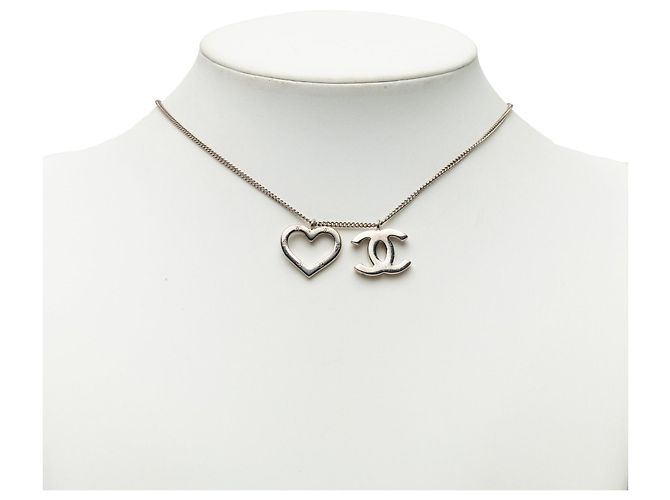 Collana con ciondolo a cuore in ottone Chanel CC argento - vista 5