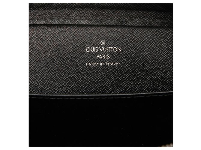 Borsa a pochette Louis Vuitton Taiga Baikal nera Nero - vista 5