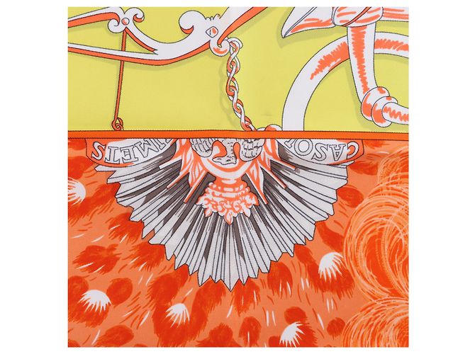Hermès Carré 90 "Plumets du Roy King's" Seidentuch in Orange x Yellow - Ansicht 11
