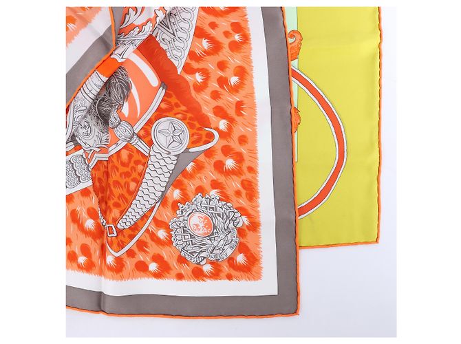 Hermès Carré 90 "Plumets du Roy King's" Seidentuch in Orange x Yellow - Ansicht 2