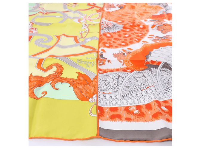 Hermès Carré 90 "Plumets du Roy King's" Seidentuch in Orange x Yellow - Ansicht 4