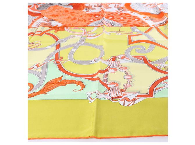 Hermès Carré 90 "Plumets du Roy King's" Seidentuch in Orange x Yellow - Ansicht 5