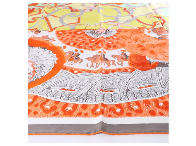 Hermès Carré 90 "Plumets du Roy King's" Seidentuch in Orange x Yellow - Ansicht 7