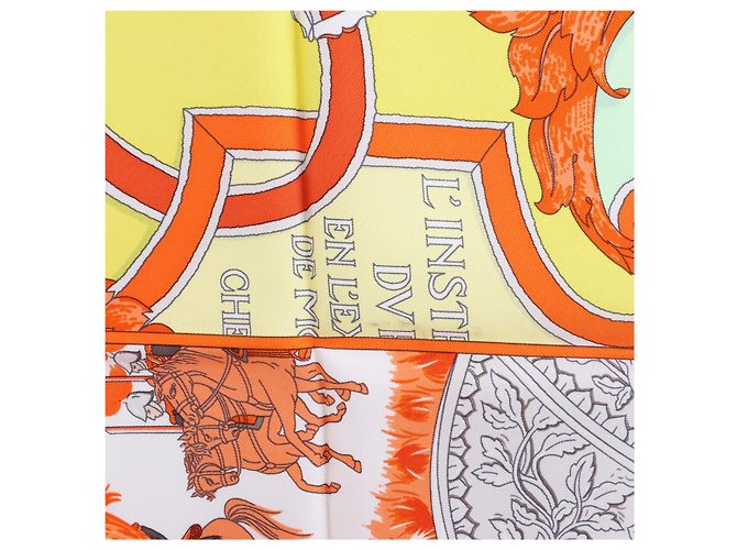 Hermès Carré 90 "Plumets du Roy King's" Seidentuch in Orange x Yellow - Ansicht 9