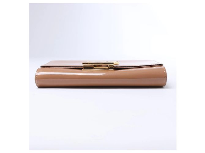 Clutch con catena Louis Vuitton Louise Rose Velours Monogram Vernis in Beige - vista 6