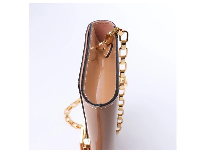 Clutch con catena Louis Vuitton Louise Rose Velours Monogram Vernis in Beige - vista 7