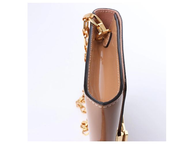 Clutch con catena Louis Vuitton Louise Rose Velours Monogram Vernis in Beige - vista 8