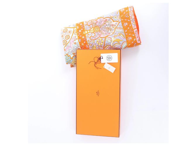 Hermès Carré Géant "Au Pays des Oiseaux Fleurs" Seidentuch in Orange - Ansicht 15