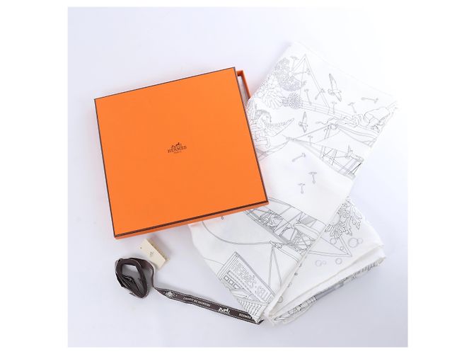 Hermès Carré 90 "HERMES FRAGSHIP" Seidentuch in Weiß - Ansicht 15