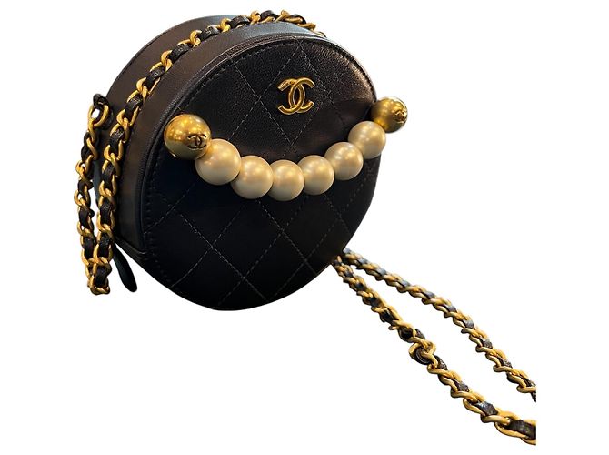 2019 Chanel Quilted Goatskin Chic Pearls Chain Round Clutch With Chain Shoulder Bag - vista 2