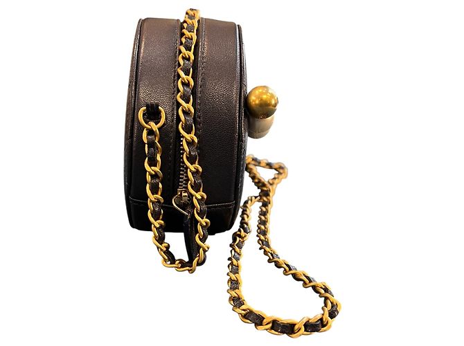 2019 Chanel Quilted Goatskin Chic Pearls Chain Round Clutch With Chain Shoulder Bag - vista 3