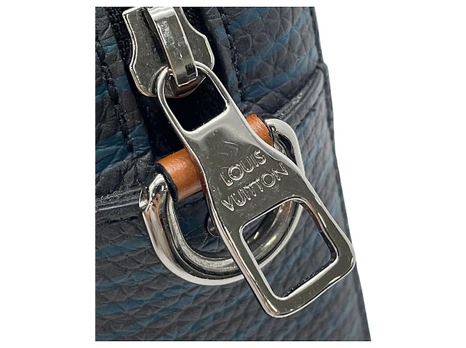 Bolso de hombro Louis Vuitton Monogram Eclipse Volga Onstrap Negro Monograma - vista 10