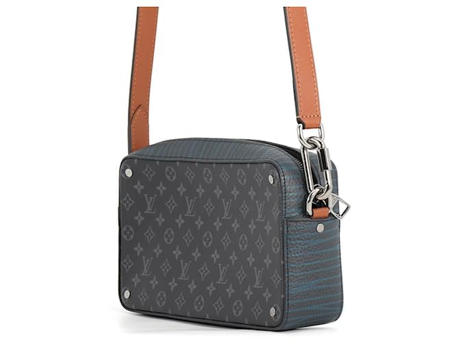 Bolso de hombro Louis Vuitton Monogram Eclipse Volga Onstrap Negro Monograma - vista 2