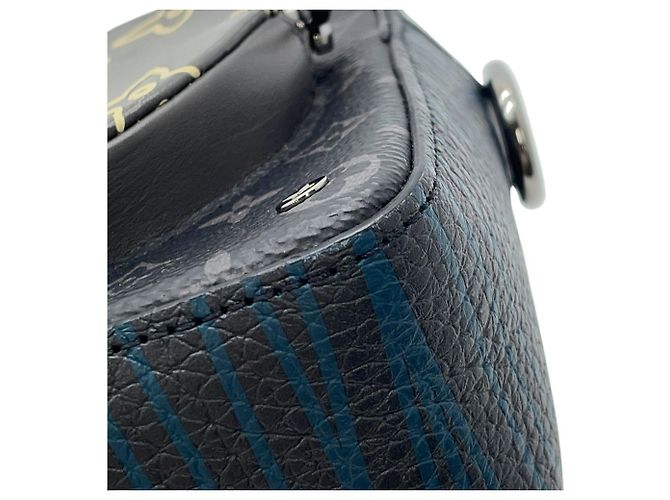 Bolso de hombro Louis Vuitton Monogram Eclipse Volga Onstrap Negro Monograma - vista 8
