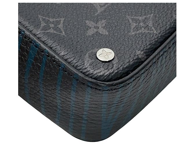 Bolso de hombro Louis Vuitton Monogram Eclipse Volga Onstrap Negro Monograma - vista 9