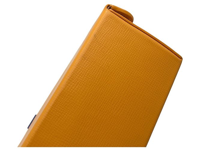 Borsa a pochette Louis Vuitton in pelle Saffron D'oro - vista 10