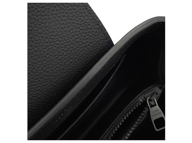 Borsa Louis Vuitton Capucines EW MINI Nero - vista 11