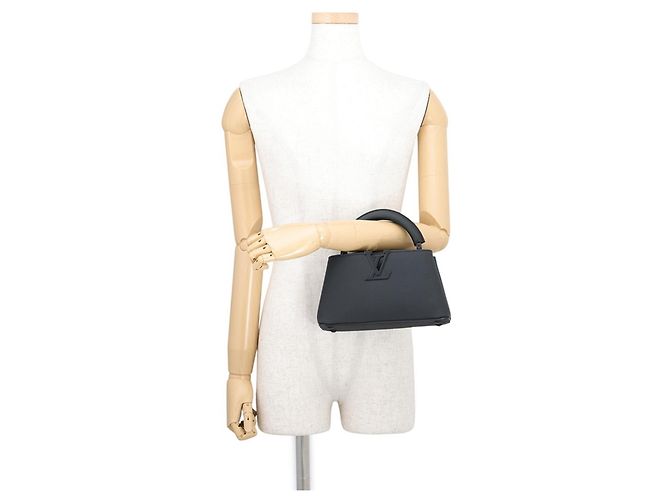 Borsa Louis Vuitton Capucines EW MINI Nero - vista 4