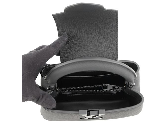 Borsa Louis Vuitton Capucines EW MINI Nero - vista 6