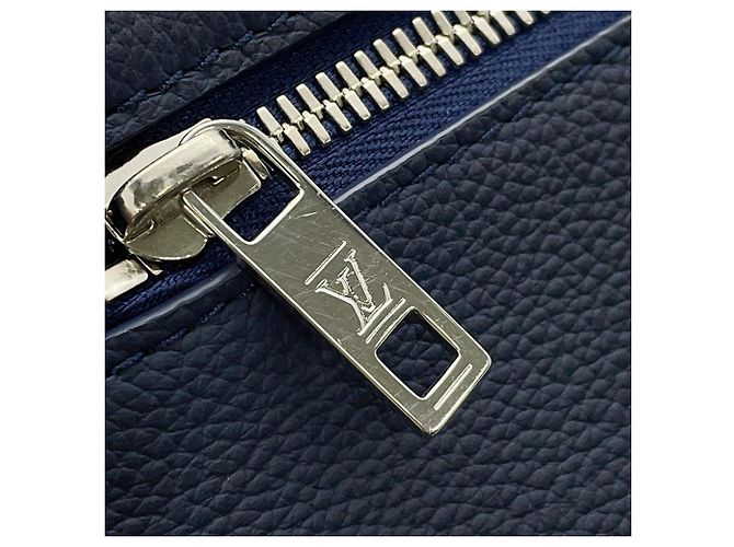 Borsa a tracolla Louis Vuitton M23709 Blu navy - vista 12