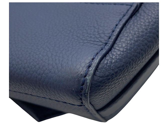 Borsa a tracolla Louis Vuitton M23709 Blu navy - vista 9