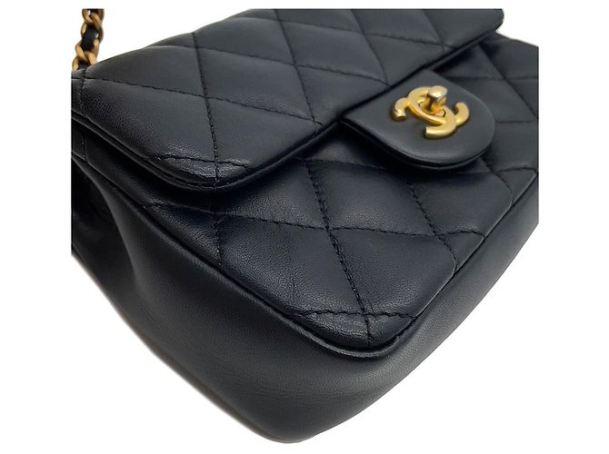 Borsa a tracolla Chanel Mini Matelassé in pelle d'agnello Nero - vista 13