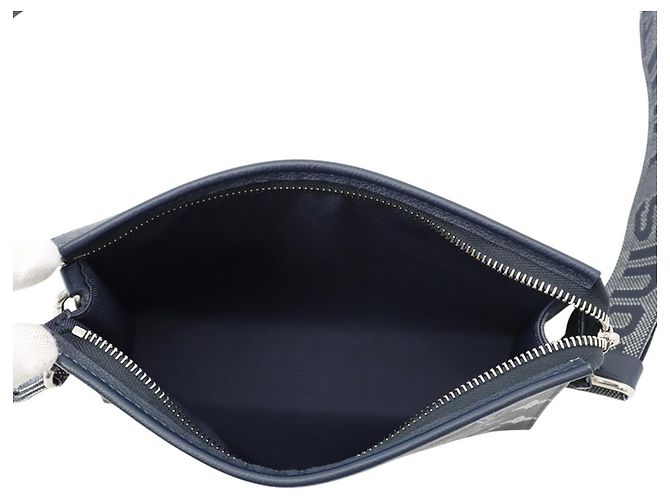 Borsa a tracolla Louis Vuitton Monogram Shadow Blu Blu navy - vista 5