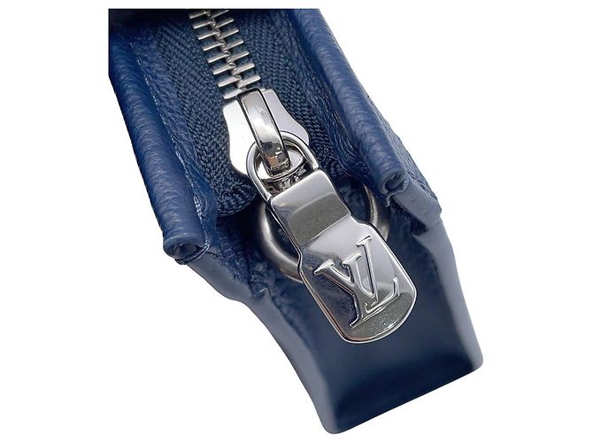 Borsa a tracolla Louis Vuitton Monogram Shadow Blu Blu navy - vista 9